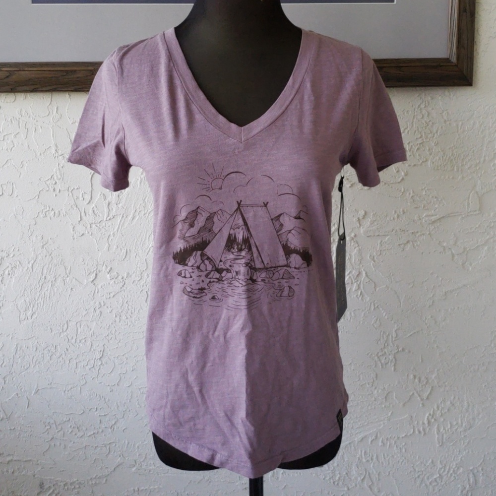 NWT UNITED BY BLUE • Graphic T-shirt